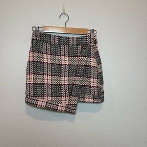 Chic Plaid Mini Skirt in Pink and Black